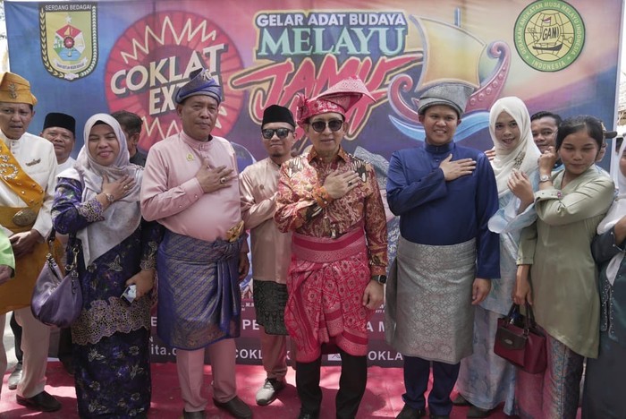 Menteri Kebudayaan RI, Fadli Zon menghadiri acara Adat Budaya Melayu Jamu Laut di Pantai Cermin, Kabupaten Serdang Bedagai, Sumatera Utara.