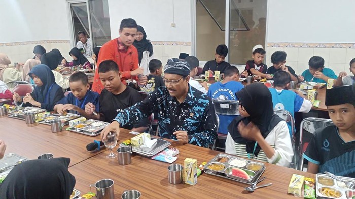 Menteri Sosial RI Saifullah Yusuf (Gus Ipul) di Sekolah Rakyat (Rizky Adha Mahendra/detikcom)