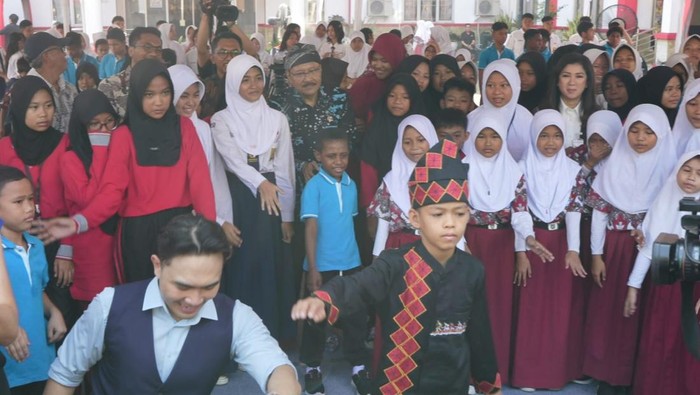 Menteri Sosial Saifullah Yusuf (Gus Ipul), menghadiri langsung peringatan Hari Anak Nasional (HAN) 2025 di Sekolah Rakyat Menengah Pertama (SRMP) 6, Sentra Handayani,