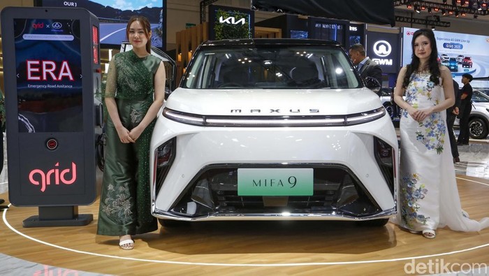 Mifa 9 Tampil Menarik di GIIAS 2025, Dibanderol Rp 888 Juta PT Indomobil Energi Baru, ATPM Maxus di Indonesia, resmi mengumumkan harga baru untuk MPV listriknya Mifa 9 pada gelaran Gaikindo Indonesia International Auto Show (GIIAS) 2025, Kabupaten Tangerang, Kamis (24/7/2025). Mifa 9 Kini hadir dengan harga yang lebih menarik agar semakin mudah diakses oleh masyarakat luas, Saat ini Mifa 9 dibandrol dengan harga 888 juta rupiah on the road (OTR) Jakarta.