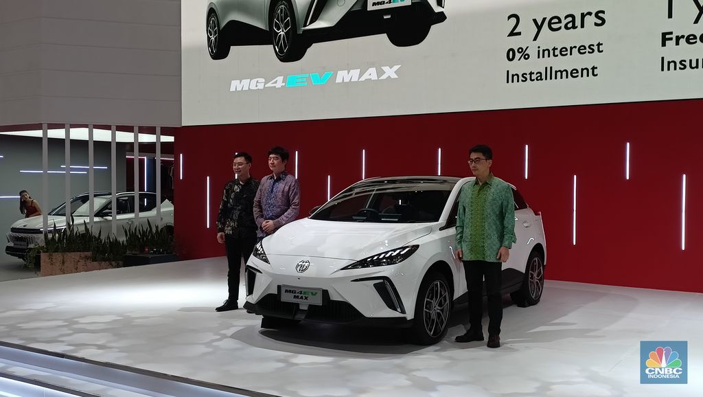 Morris Garage (MG)  MG4 EV Max, yang ditawarkan dengan harga khusus sebesar Rp 419.000.000 OTR Jakarta selama GIIAS 2025 dan hanya tersedia sebanyak 100 unit. (CNBC Indonesia/Ferry Sandi)