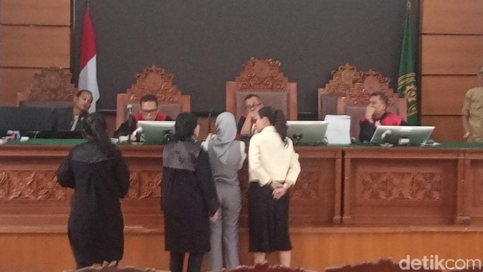 Nikita Mirzani cekcok dengan Reza Gladys Nikita Mirzani di PN Jakarta Selatan, Kamis, 24 Juli 2025.