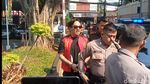 Bibir Merah Merona Nikita Mirzani di Sidang Melawan Reza Gladys