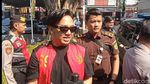 Bibir Merah Merona Nikita Mirzani di Sidang Melawan Reza Gladys