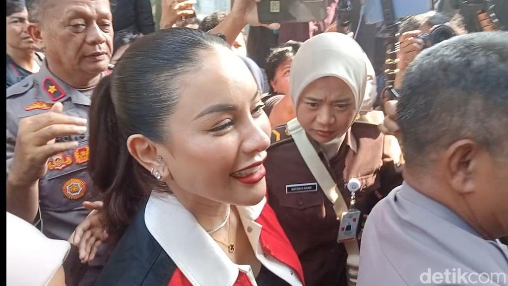 Kronologi Reza Gladys Serahkan Uang Rp 4 M untuk Bungkam Nikita Mirzani