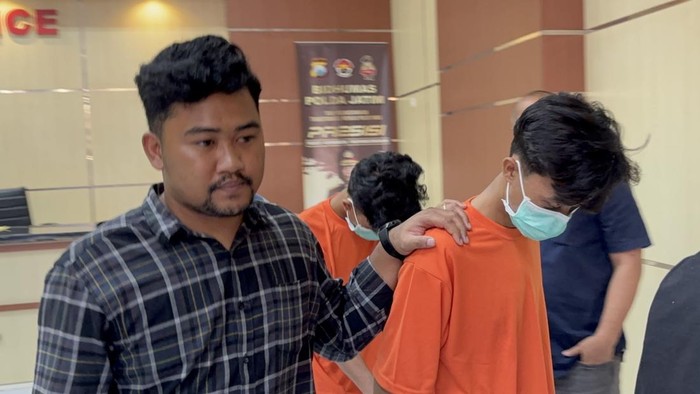 Dua tersangka pemerasan Kadindik Jatim