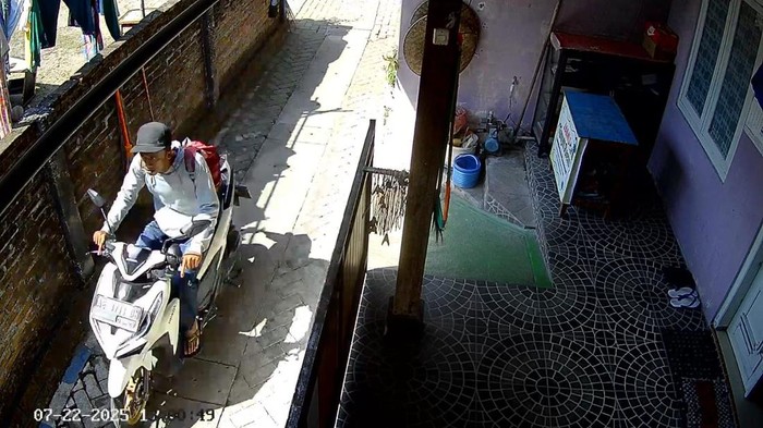 Pencurian sepeda motor di Ponorogo terekam CCTV