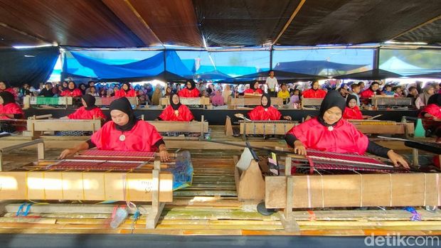 Kegiatan Banua Kaeyyang di Kabupaten Polewali Mandar (Polman), Sulawesi Barat (Sulbar).