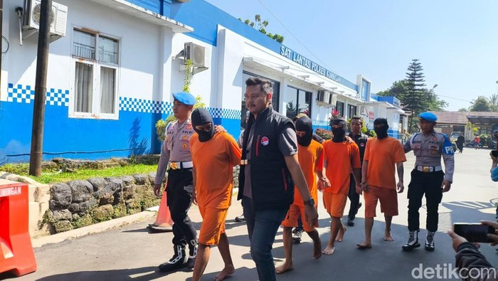 Polres Kuningan saat melaksanakan konferensi pers 4 tersangka penyalahgunaan narkoba dan obat kerja