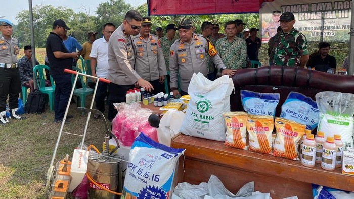 Polres Serang bersama kelompok tani berhasil memanen jagung pipil sebanyak 845 ton. (Dok polisi).