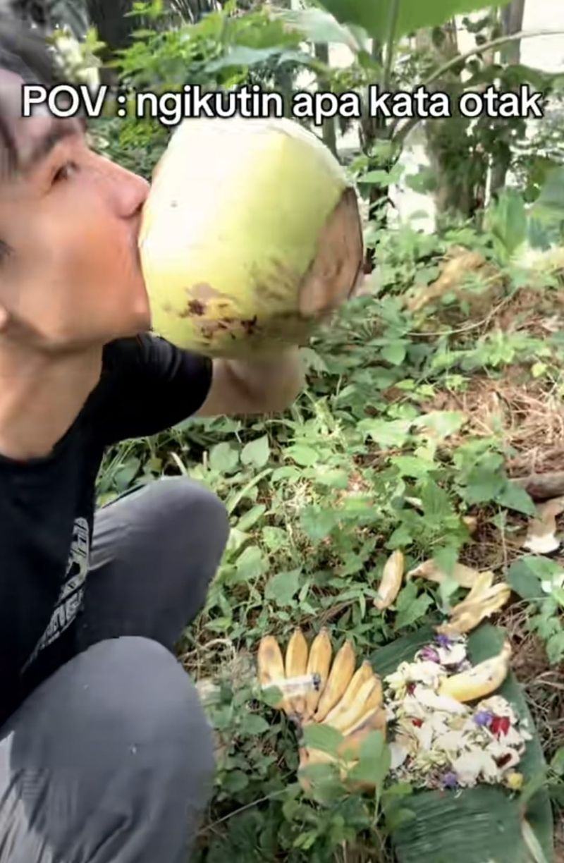 Nekat! Pria Mukbang Sesajen gegara Ikuti 'Intruisive Thought'