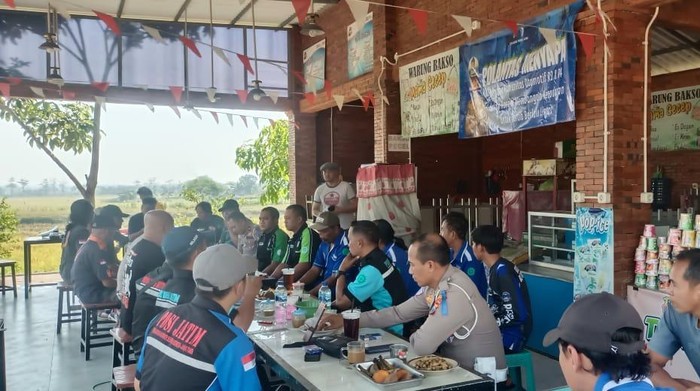 Program Polantas Menyapa gandeng komunitas driver PDSI untuk kampanyekan tertib berlalu lintas.
