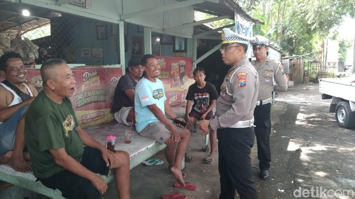 Program Polantas Menyapa mengajak para sopir truk di Probolinggo memahami bahaya over dimension over loading (ODOL).