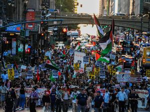 Video: Demo di Depan Rumah Netanyahu Ricuh, Warga Israel-Polisi Bentrok