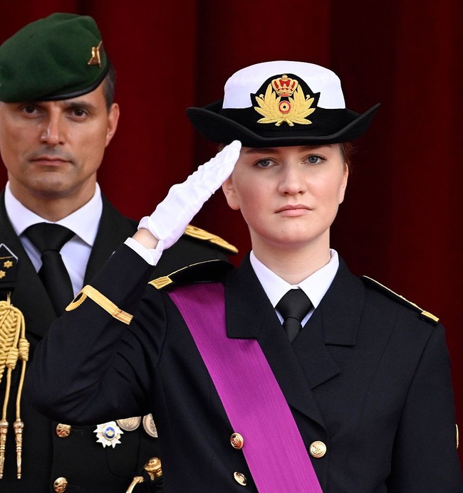 Putri Elisabeth dari Belgia mencuri perhatian saat menghadiri rangkaian acara Hari Kemerdekaan Belgia pada 21 Juli 2025. Putri dari generasi Z ini dikenal sebagai calon ratu masa depan Kerajaan Belgia. Foto: Getty Images