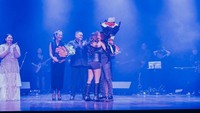 Queennara memang serius banget mempersiapkan konser ini. Dia berterima kasih pada semua yang mendukung acaranya, antara lain, Yusuf Khyber Hasnoputro yakni ayah yang dia sebut bos, Liza Natalia, Anang Hermansyah, Asianbeat Band, dan sekolahnya UIC College BSD. Foto: dok. Instagram Queennara/fotografer @batarasurya