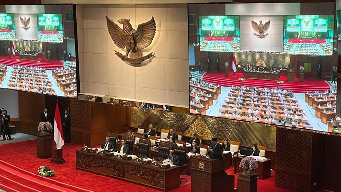Rapat paripurna DPR RI