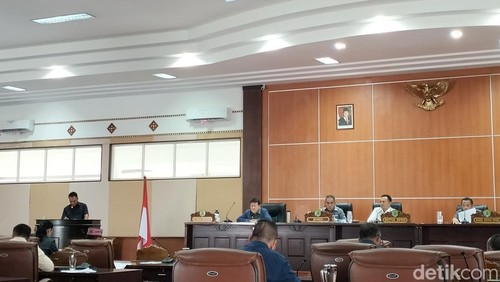 Suasana Rapat Paripurna DPRD Manggarai Barat, Kamis (24/7/2025).