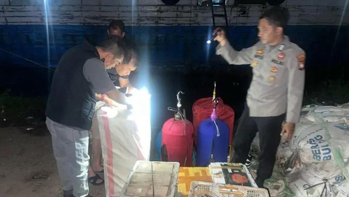 Ratusan burung berkicau disita petugas gabungan. Foto: Dokumentasi Polsek Pontianak Utara