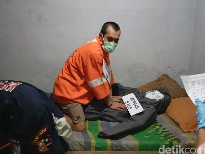 Rekonstruksi pembunuhan muncikari di Losmen Kota Malang