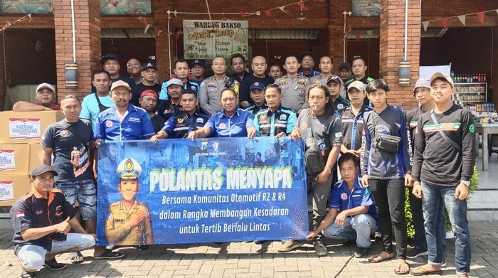 Satlantas Polres Mojokerto menggandeng PDSI dalam program Polantas Menyapa