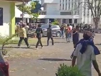Polisi Siagakan Personel Usai OTK Bawa Sajam-Busur Satroni 5 Kampus Makassar