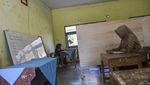 Sekolah Rusak Tak Diperbaiki, Siswa Belajar di Kelas Sekat Triplek