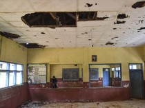 Sekolah Rusak Tak Diperbaiki, Siswa Belajar di Kelas Sekat Triplek