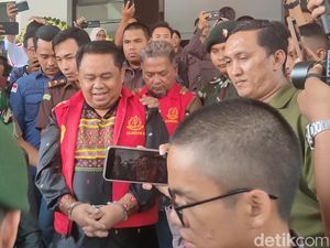 Senyum Eks Kepala Dishub Cianjur Saat Ditetapkan Tersangka Korupsi PJU