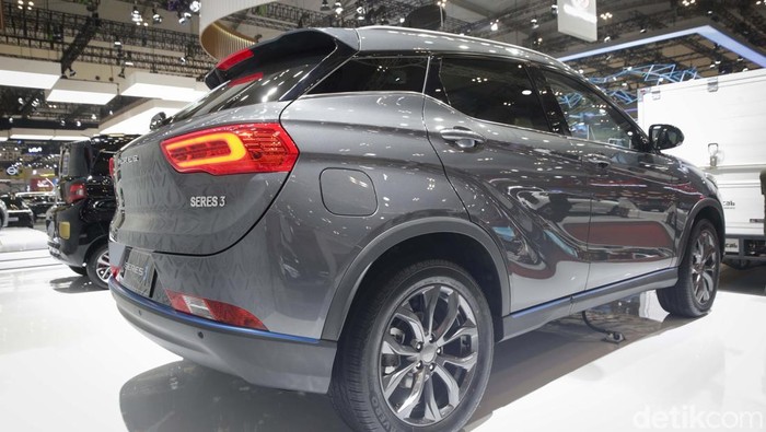 Seres meluncurkan mobil terbarunya di Gaikindo Indonesia International Auto Show (GIIAS) 2025, Kabupaten Tangerang, Kamis (24/7/2025).  Seres 3, SUV listrik terbaru dari PT Sokonindo Automobile di bawah merek DFSK ini dibanderol harga Rp349 juta (OTR Jakarta).
