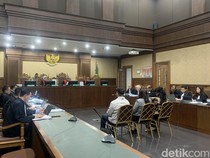 Cerita Saksi Diminta Eks Dirut ASDP Antar Bingkisan Emas ke Pejabat BUMN