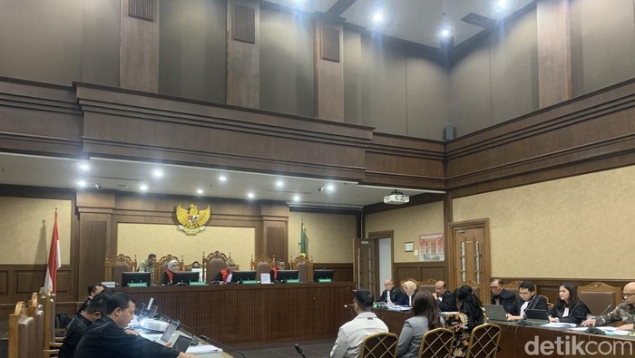 Sidang kasus dugaan korupsi akuisisi saham PT Jembatan Nusantara (PT JN) di Pengadilan Tipikor Jakarta. (Mulia Budi/detikcom)