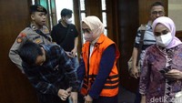 Para terdakwa dalam kasus ini adalah mantan Direktur Utama ASDP Ira Puspadewi, mantan Direktur Komersial dan Pelayanan ASDP Yusuf Hadi, serta mantan Direktur Perencanaan dan Pengembangan ASDP Harry Muhammad Adhi Caksono.