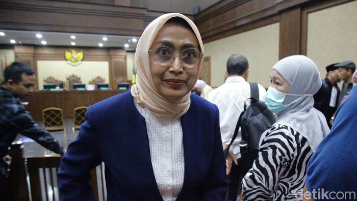Tiga eks pejabat PT ASDP jalani sidang kasus korupsi di Tipikor Jakarta. Dua saksi hadir beri keterangan, termasuk eks Direktur SDM dan Corporate Secretary.