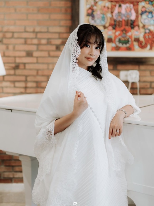 8 Foto Pengajian Adira Putri Ikke Nurjanah Jelang Pernikahan, Serba Putih 8 Foto Pengajian Adira Putri Ikke Nurjanah Jelang Pernikahan, Serba Putih