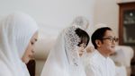Aldi Bragi dan Ikke Nurjanah Mengapit Anak di Pengajian Jelang Nikah