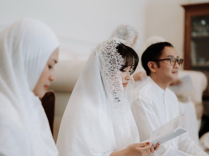 Siti Adira Kania jalani pengajian Siti Adira Kania dalam Instagram miliknya.