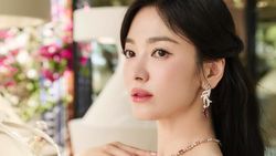Bukan Soal Cantik, Ini yang Dipikirkan Song Hye Kyo Saat Bercermin
