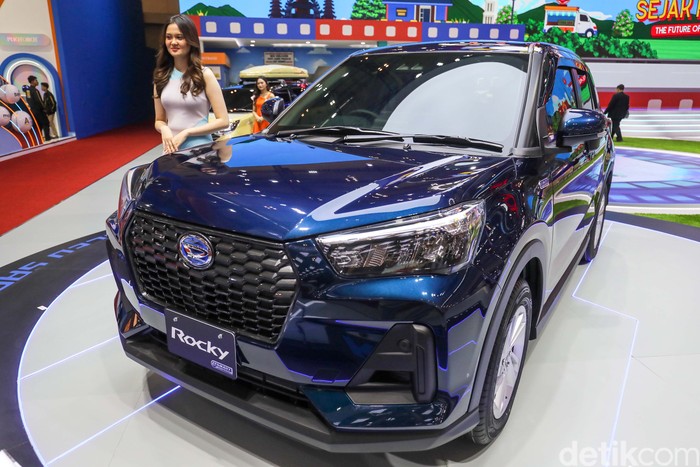 Tampang Daihatsu Rocky Hybrid yang Meluncur di GIIAS 2025 PT Astra Daihatsu Motor (ADM) membawa Daihatsu Rocky hybrid dalam ajang Gaikindo Indonesia International Auto Show (GIIAS) 2025 di ICE BSD City, Tangerang, Rabu (23/7/2025).