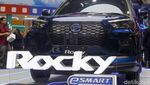 Tampang Si Irit Daihatsu Rocky Hybrid: 28 Km/Liter!