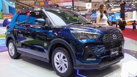 Masih menjadi tanda tanya apakah Daihatsu Rocky Hybrid yang baru meluncur ini statusnya masih diimpor utuh alias Completely Built Up (CBU) dari Jepang. Seperti diketahui mobil ini sudah wara-wiri dalam pameran otomotif Indonesia.