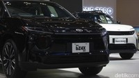 Hadirnya kedua model ini disebut sebagai bentuk komitmen Toyota dalam mendukung percepatan adopsi kendaraan listrik di Tanah Air.  