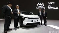Toyota menegaskan bahwa strategi ini sejalan dengan kebijakan pemerintah dalam mendorong industri otomotif nasional menuju era ramah lingkungan.  