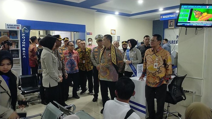 Wamen PANRB melakukan sidak pelayanan di Mapolresta Bandar Lampung.