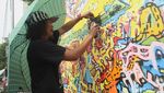 Warna-warni Mural Cerahkan Bantaran Kali Pasir Cikini