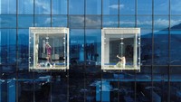 Skydeck Millennium menjadi salah satu destinasi wisata baru yang populer di San Salvador. Lokasinya berada di atas gedung pencakar langit, memberikan pemandangan 360 derajat ibu kota El Salvador. (REUTERS/Jose Cabezas)  