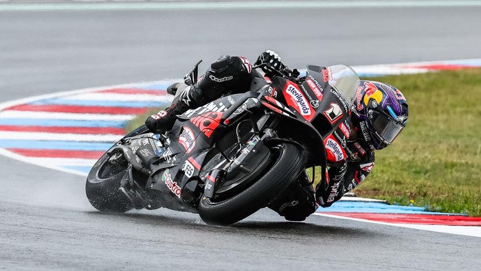BRNO, CZECH REPUBLIC - JULY 18: Jorge Martin of Spain and  Aprilia Racing during fridays free practice session of the Tissot Grand Prix of Czechia on July 18, 2025 held at Automotodrom Brno Circuit in Brno, Czech Republic. (Photo by Hazrin Yeob Men Shah/Icon Sportswire via Getty Images)