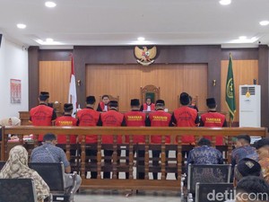 Video: Vonis 6,5-10 Bulan untuk 10 Pesilat Perusak Polsek Watulimo