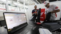 Sebanyak 29 teknisi dan 29 service advisor yang telah lolos seleksi ketat dari tingkat sub regional hingga nasional, beradu keterampilan dalam menghadirkan layanan terbaik bagi konsumen sepeda motor Honda. 