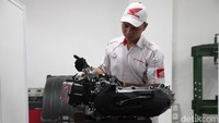 Teknisi saat mengikuti Astra Honda Motor Technical Skill Contest (AHM-TSC) 2025 di Cikarang, Jawa Barat, Jumat (25/7/2025).